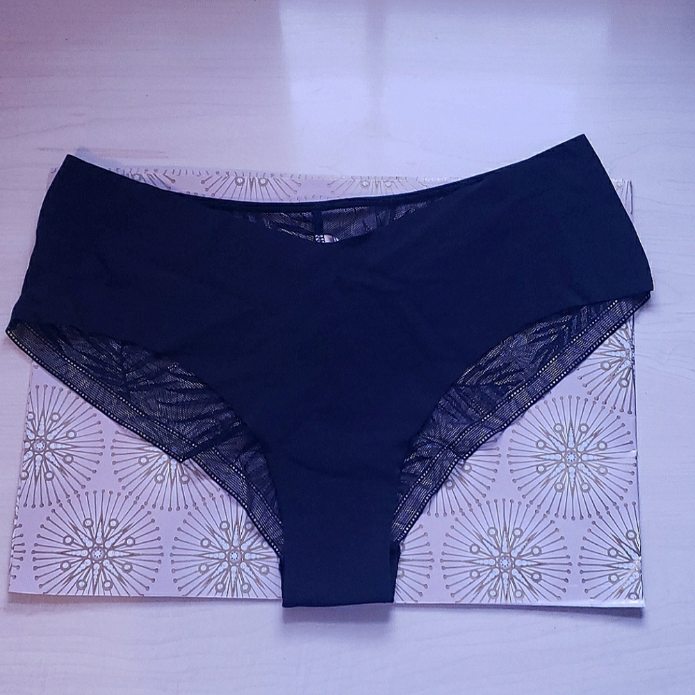 Nwot VS cheeky undie